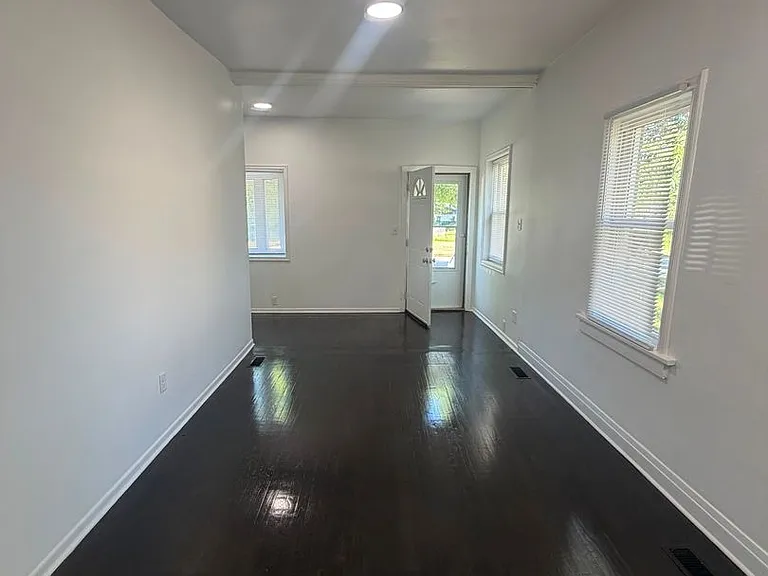 2435 Diamond Ave — Photo 9