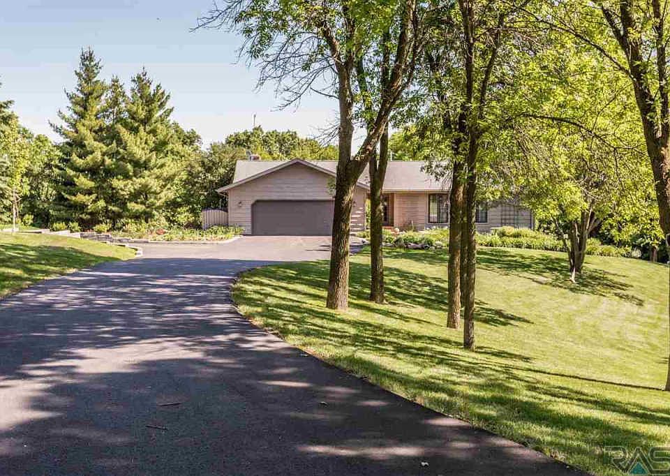 1st image of 48010 Woodsong Pl