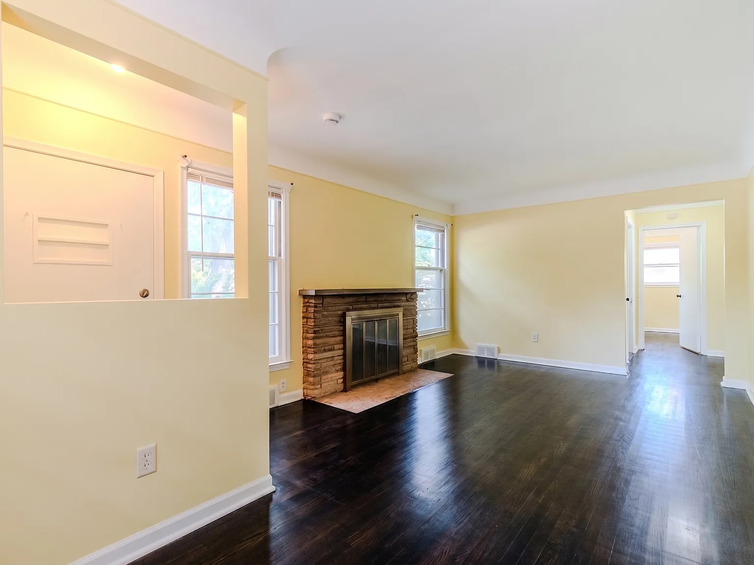3 bed, 1.5 bath, 1150 sqft, $1,895 — Photo 4