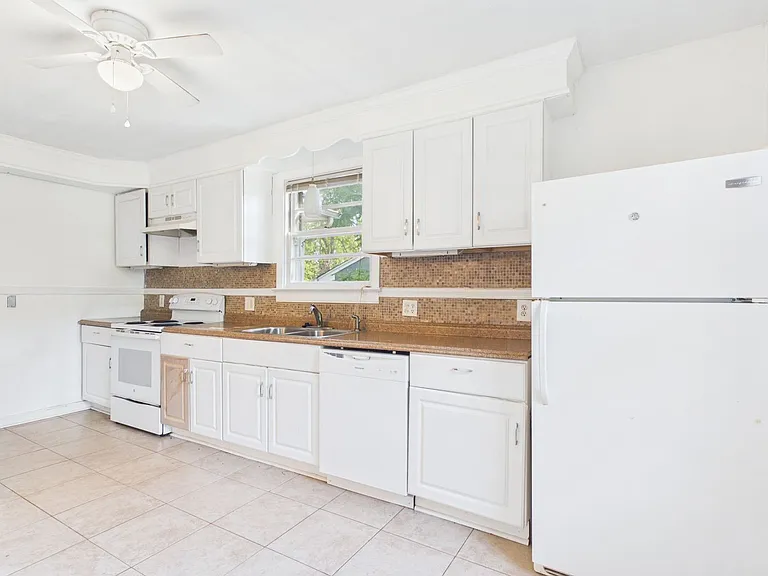 910 Northampton Rd — Photo 15