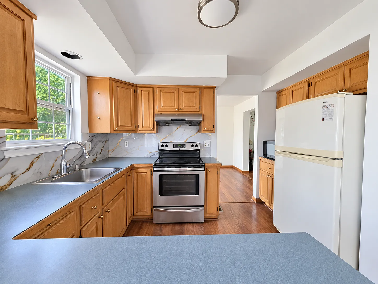 3 bed, 1.5 bath, 1344 sqft, $2,600 — Photo 3
