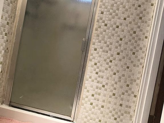 5th image of 118 N Manhattan Pl #2