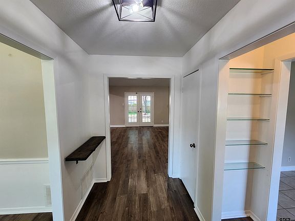 4th image of 612 Meadow Creek Dr