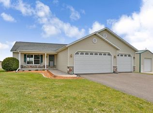 34325 Novak Ave, Lindstrom, MN 55045