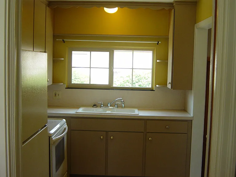 144 Taft Ave NE — Photo 8