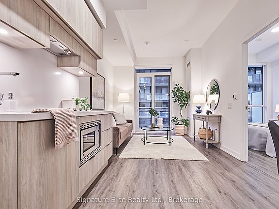 3rd image of 39 Roehampton Ave #307