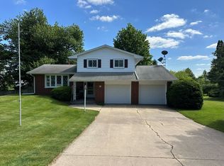 2827 234th St, De Witt, IA 52742