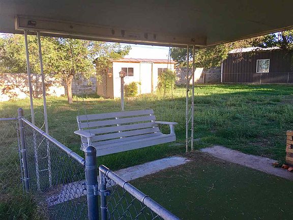 3rd image of 204 Cottonwood Dr