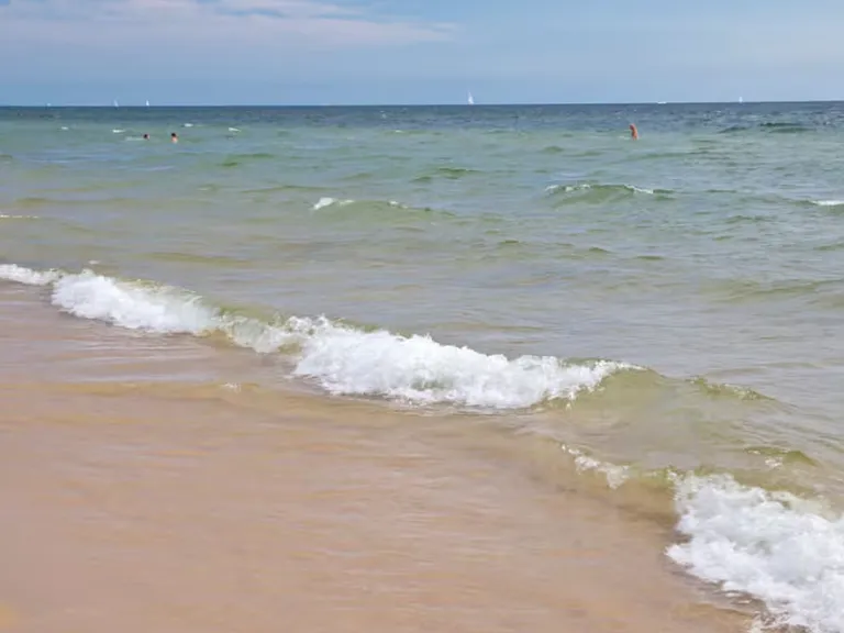 5 minutes from Lake Michigan.