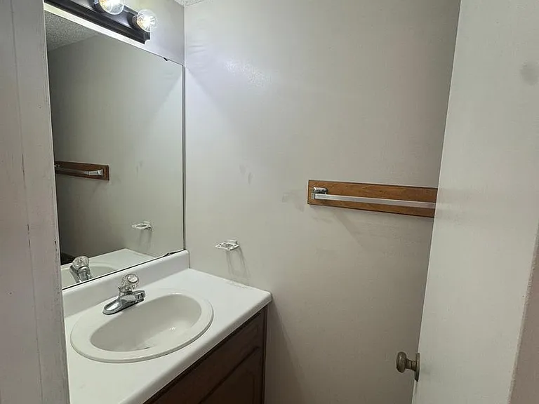 1010 Washington St NW — Photo 4