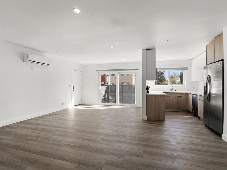 8777 Cadillac Avenue Apartments — Photo 5