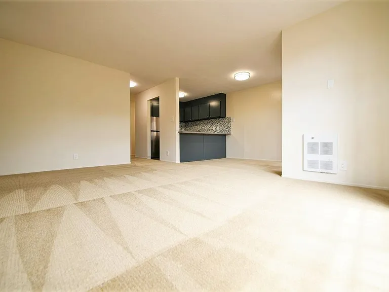 95 Linda Apartments — Photo 7