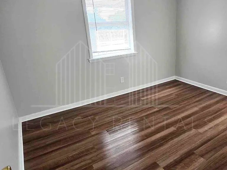 107 Robbins Dr — Photo 9