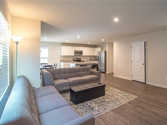 4th image of 105 Calais St