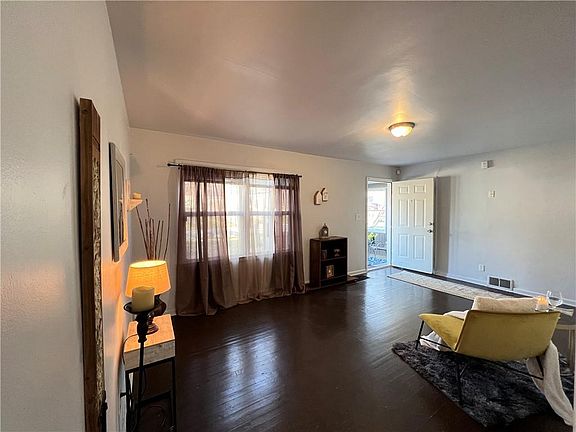 5th image of 7208 Forest Ave