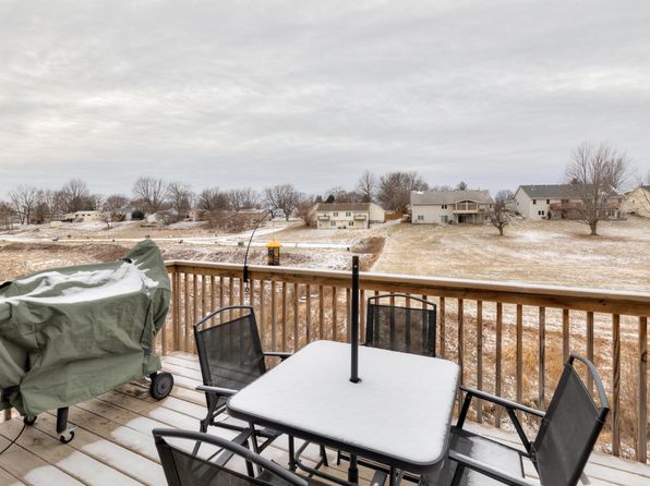 90 Keeneland Ct, Pleasant Hill, IA 50327