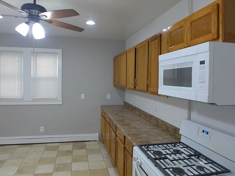 7401 W Addison St — Photo 11