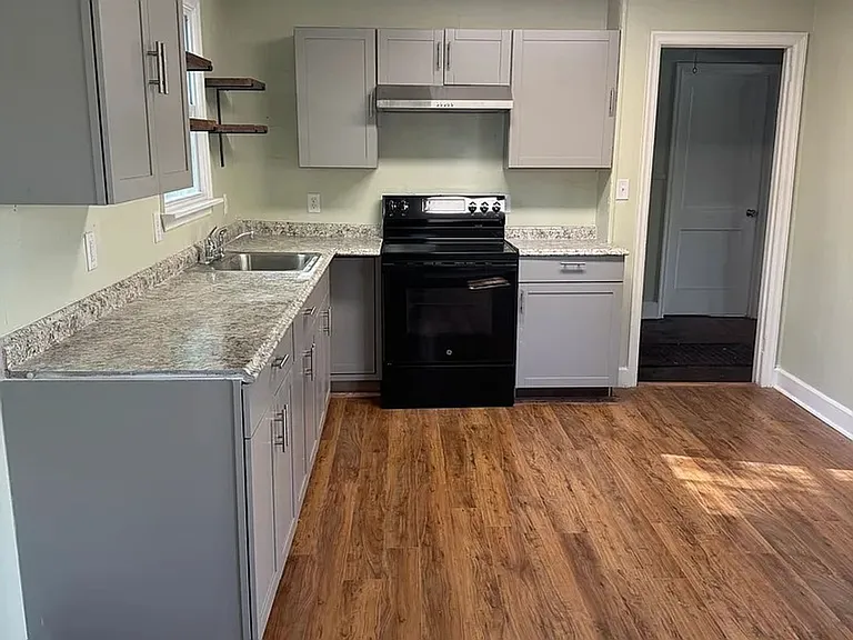 906 Central Ave — Photo 3