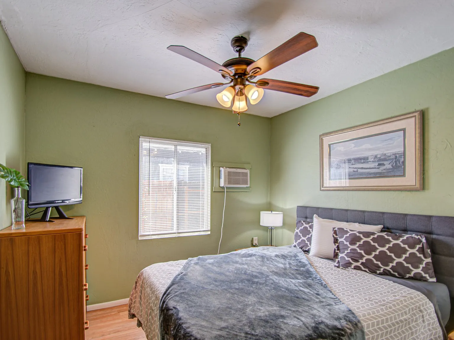 2 bed, 900 sqft, $1,595 — Photo 3