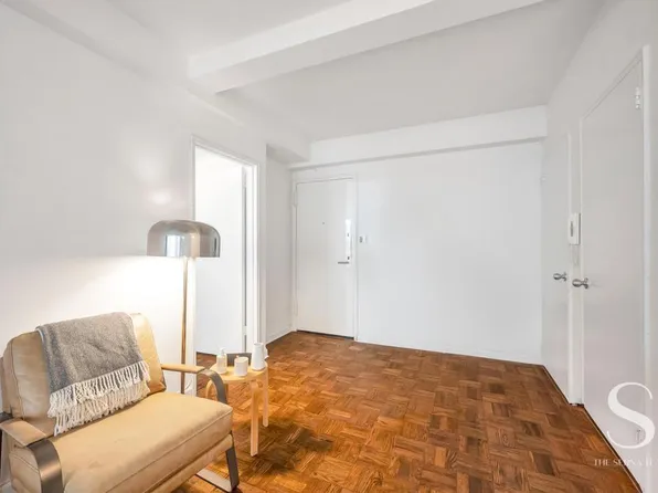 7 Lexington Avenue image 5 of 13