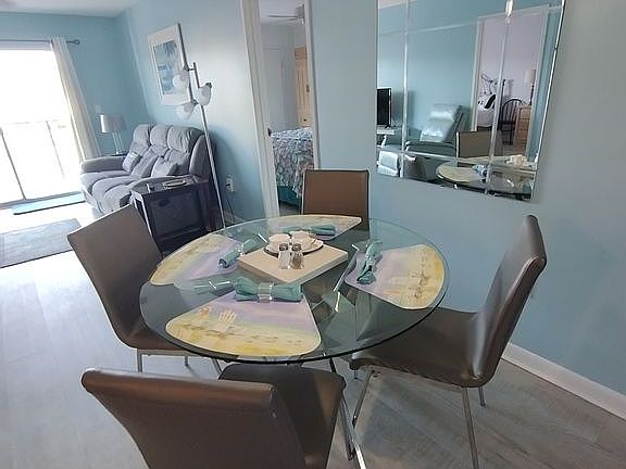 Dinning table and 4 chairs