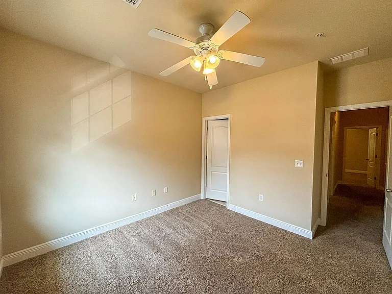 2946 SW 35th Pl #40 — Photo 18