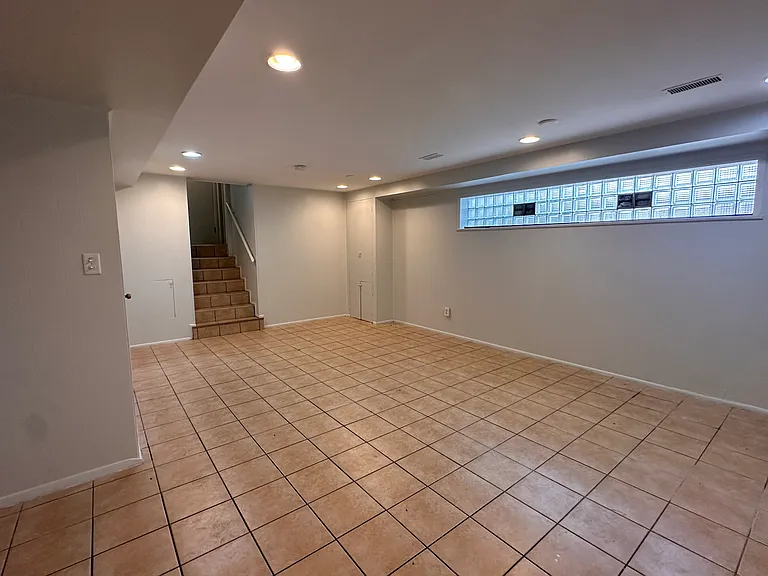 307 N Lake St — Photo 18