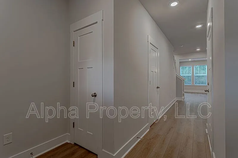 3 bed, 2.5 bath, 1681 sqft, $1,695 — Photo 2