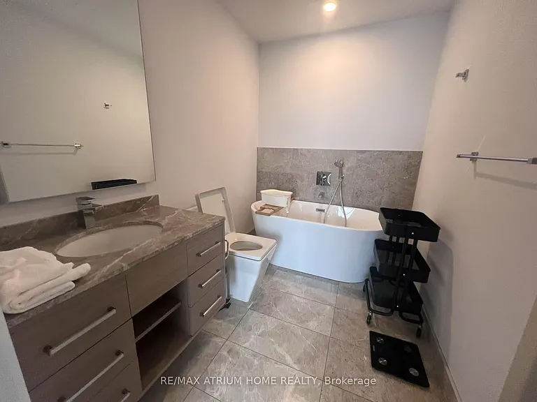 488 University Ave #3606 — Photo 8
