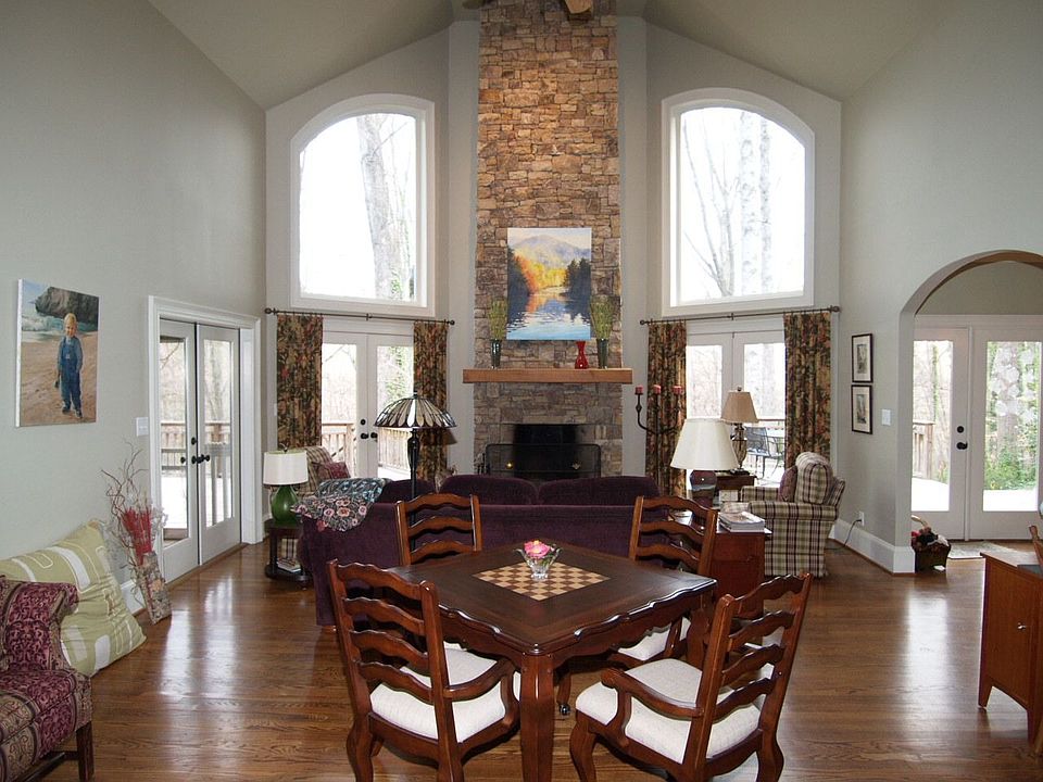 2nd image of 540 Valley Green Dr NE