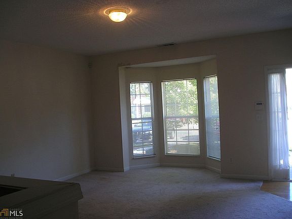 4th image of 2843 Parkway Close