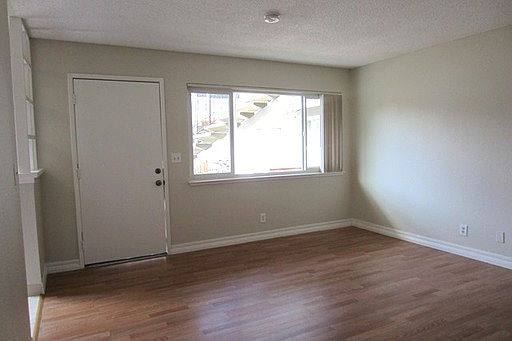 3rd image of 3139 Williamsburg Dr APT 2