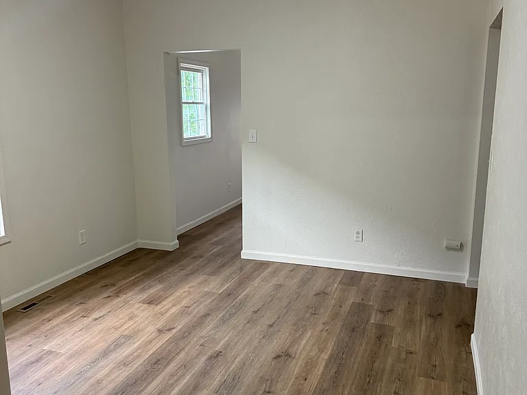 2332 N Ellis St — Photo 5