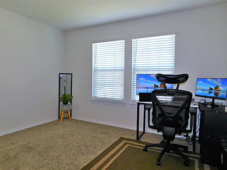 4025 Huntington Dr — Photo 5
