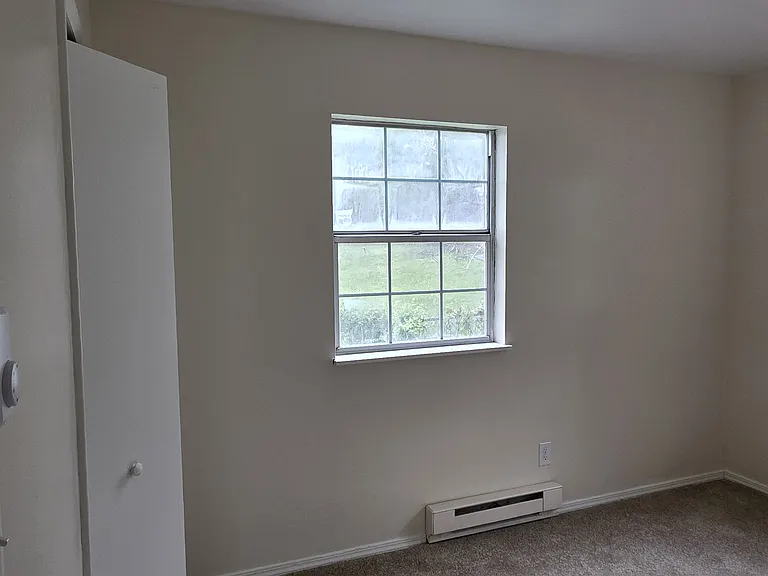 555 1/2 Canterbury Dr — Photo 27