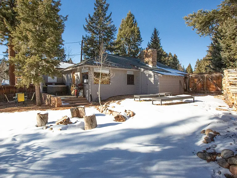 321 E Gunnison Ave — Photo 32