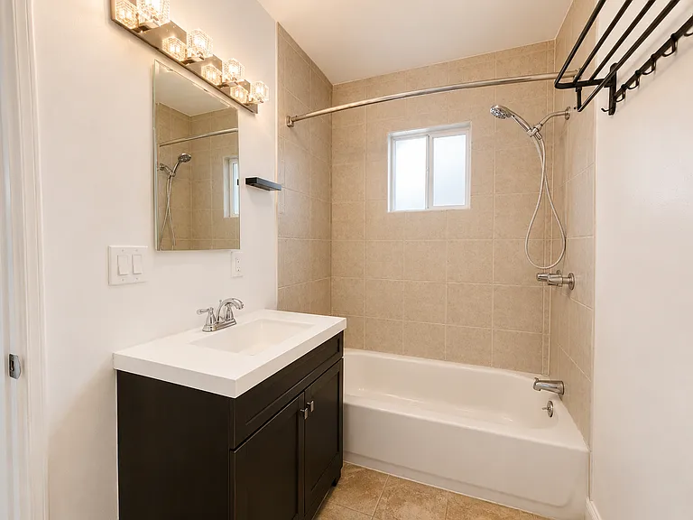 1033 E Roosevelt St #B — Photo 15