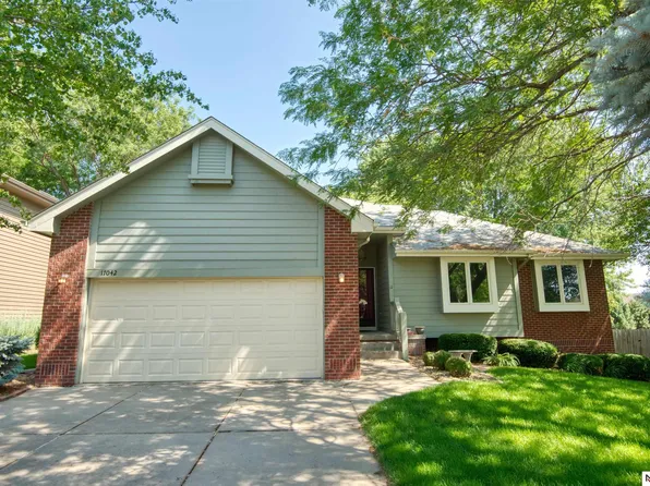 17042 Walnut Cir, Omaha, NE 68130
