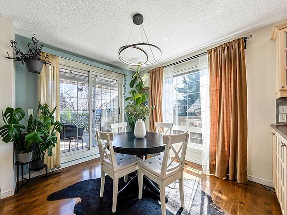 4th image of 59 E Strathcona Close SW