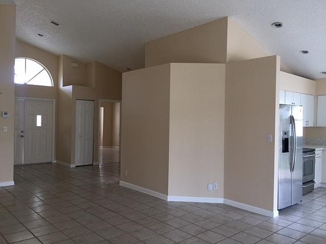 1st image of 111 Meadowlands Dr