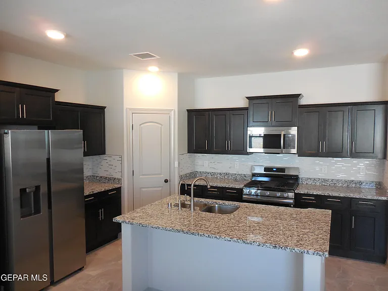 12817 Giovanni Grajeda Ave — Photo 7