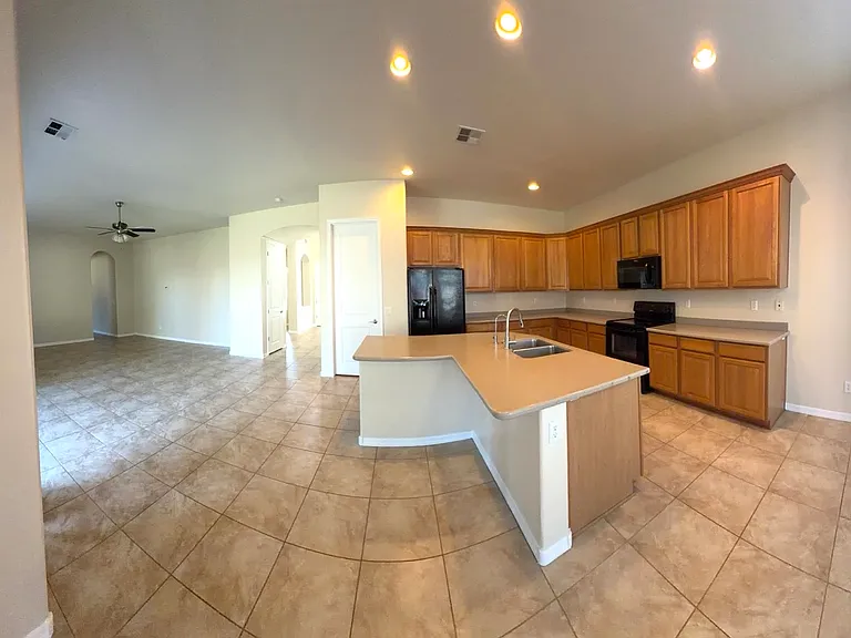 3163 S Porter St — Photo 4