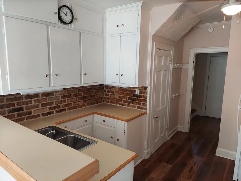 218 Hurley Ave — Photo 17