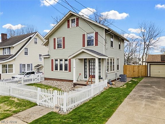 3rd image of 208 Bachtel St SE