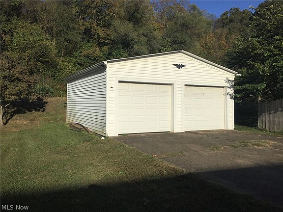 3rd image of 71585 Hall St