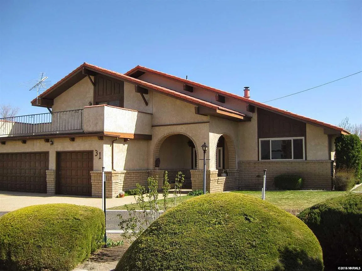 31 Fairway Dr photo 1