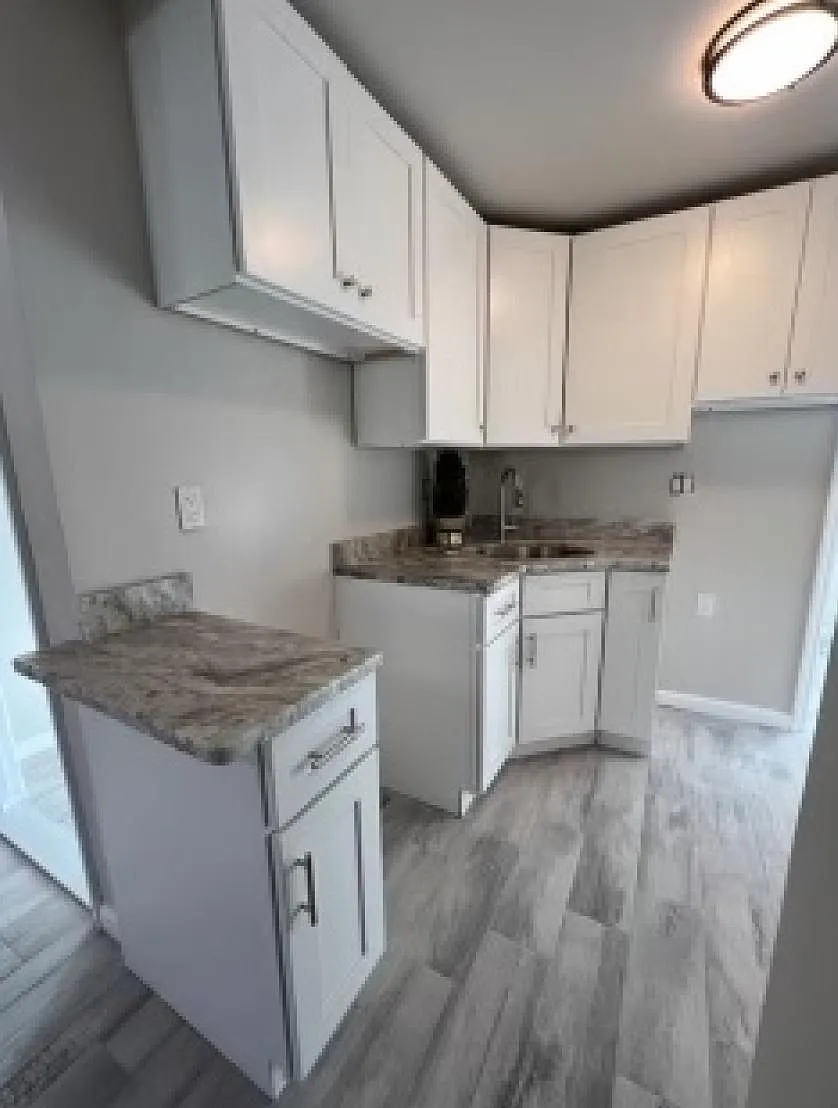 1022 Sewall Ave — Photo 3