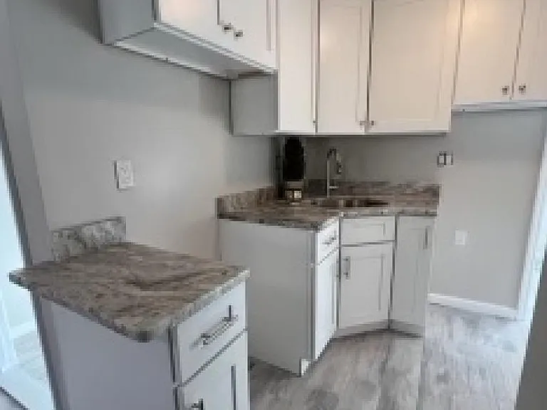 1022 Sewall Ave — Photo 3