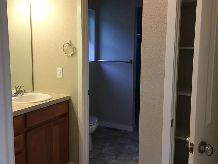 2120 Mackinac St — Photo 3