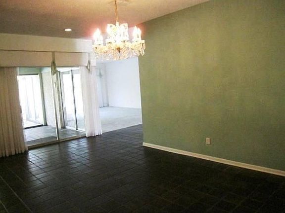 5th image of 41 Bendwood Dr